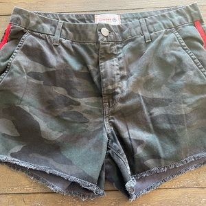 Sundry size 27 ladies camo shorts